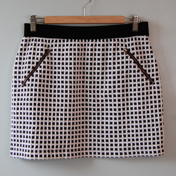 Lou & Grey Dresses & Skirts - {Lou & Grey} Black White Windowpane Stretch Skirt